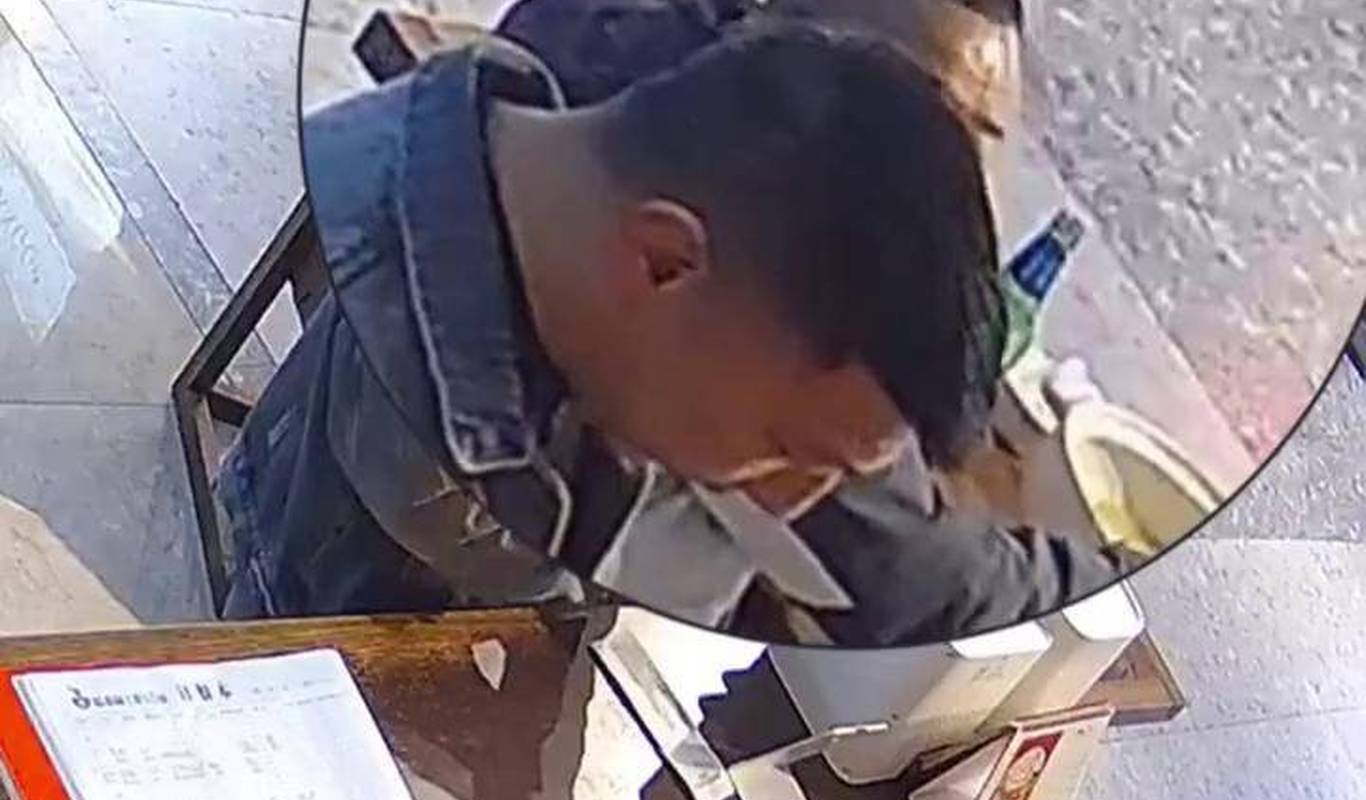 女子出差时被男领导猥亵，开房门前一个举动机智自救：跟朋友约定帮报警