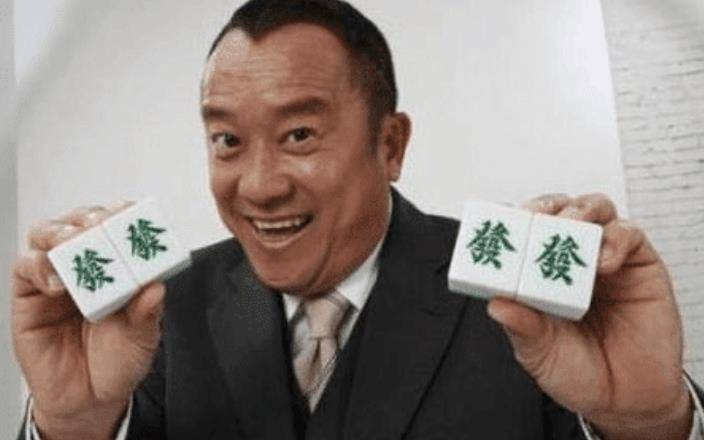原创曾志伟父亲原来如此显赫，难怪曾志伟那么牛气，无人敢招惹