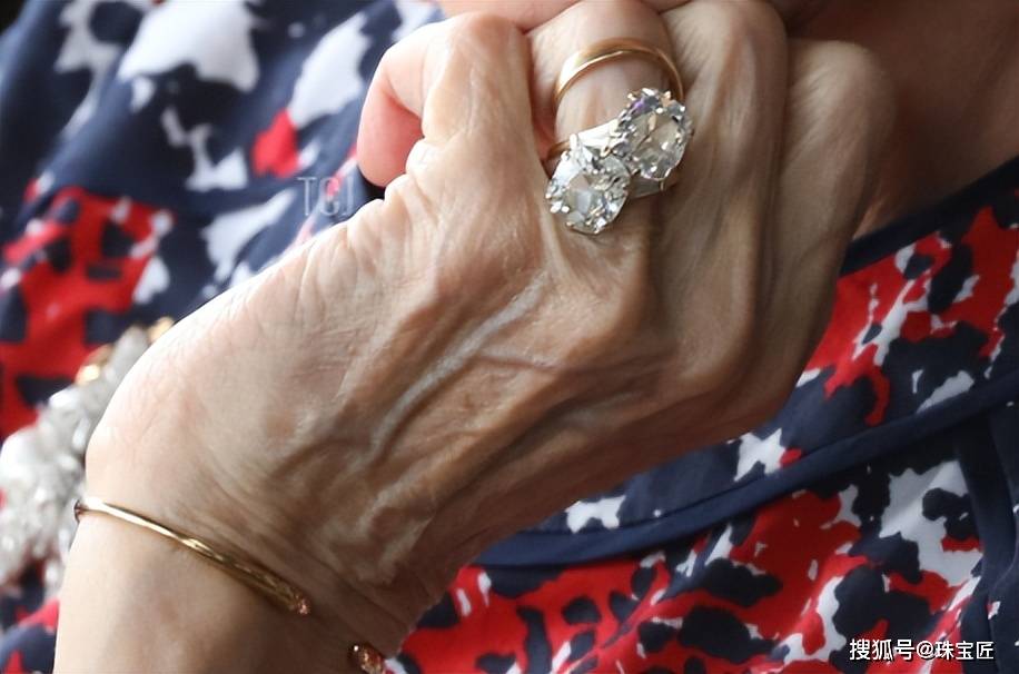 世界上最后一位女王退位!78岁为自己设计棺材超长待机52年成行走的珠宝箱开云网站 Kaiyun(图22)