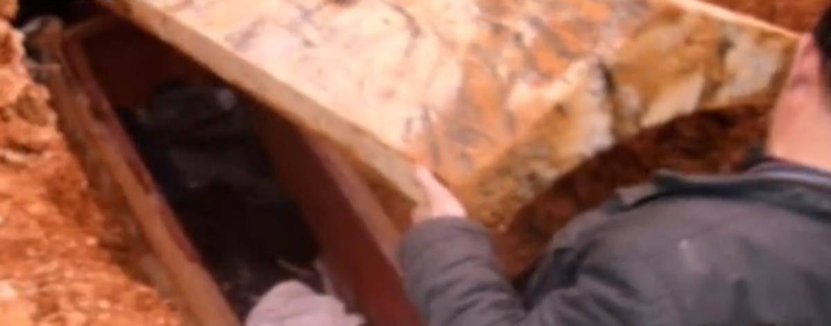 梦回往昔，解密我妈妈也死多年后，昨晚梦见她才死并参与制作棺材的深层含义