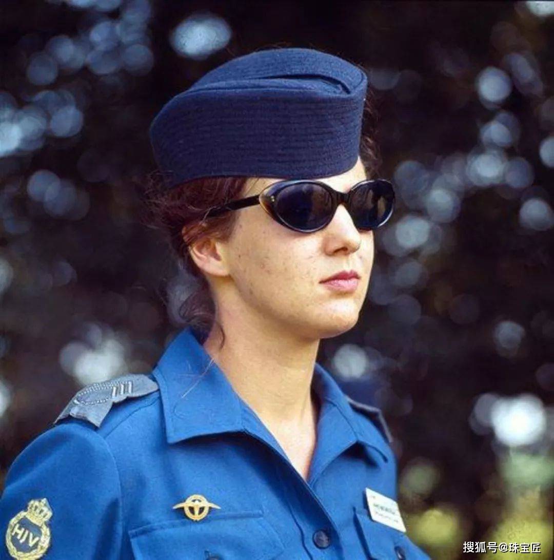 世界上最后一位女王退位!78岁为自己设计棺材超长待机52年成行走的珠宝箱开云网站 Kaiyun(图14)