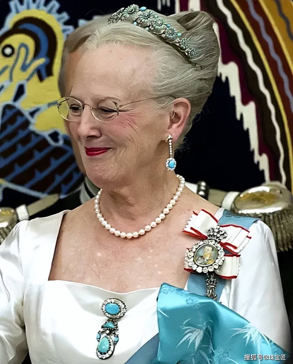 世界上最后一位女王退位!78岁为自己设计棺材超长待机52年成行走的珠宝箱开云网站 Kaiyun(图53)