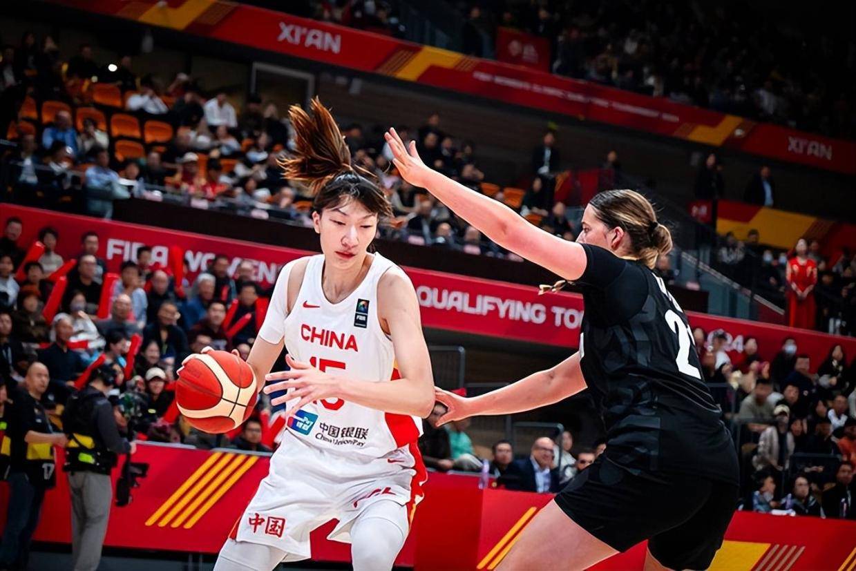 35+18！中国女篮94-47大胜新西兰，世界级“双塔”是基石