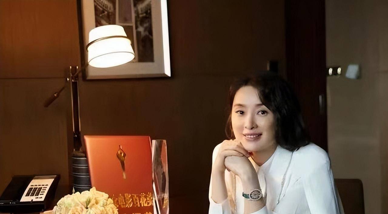因出演小三爆火，却是现实版罗子君，52岁未婚未育吴越怎样了？