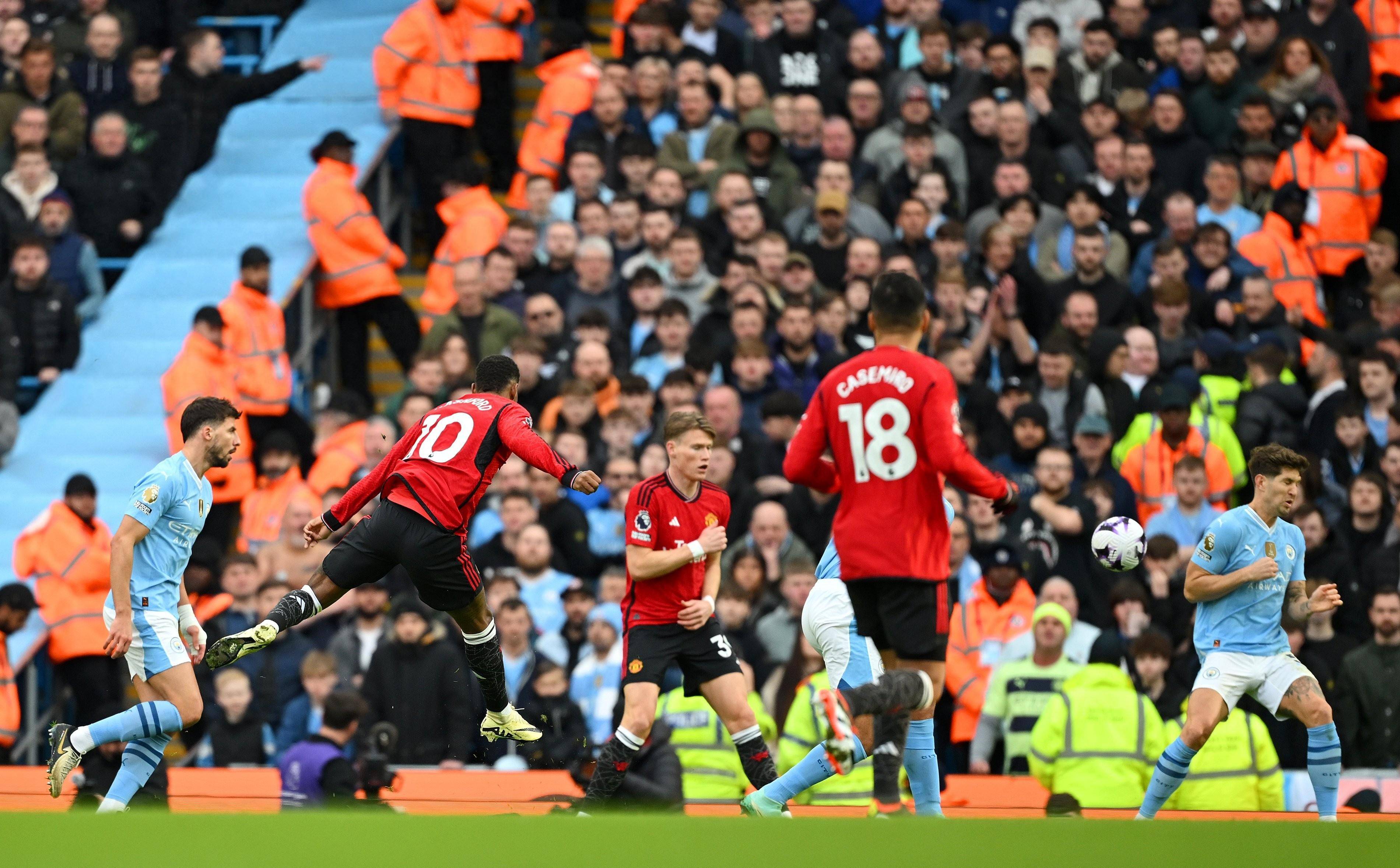 残酷！曼联9秒反击：50米长传+25米世界波十哈格开场奇袭英格兰足球超级联赛