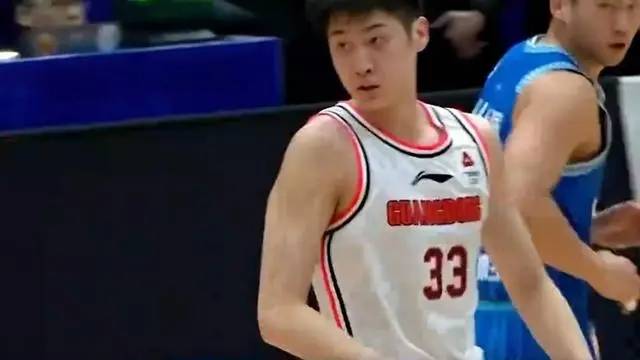 宏远5分惜败深圳！小王仕鹏轰6记三分，周鹏接班人18中4疯狂摆烂