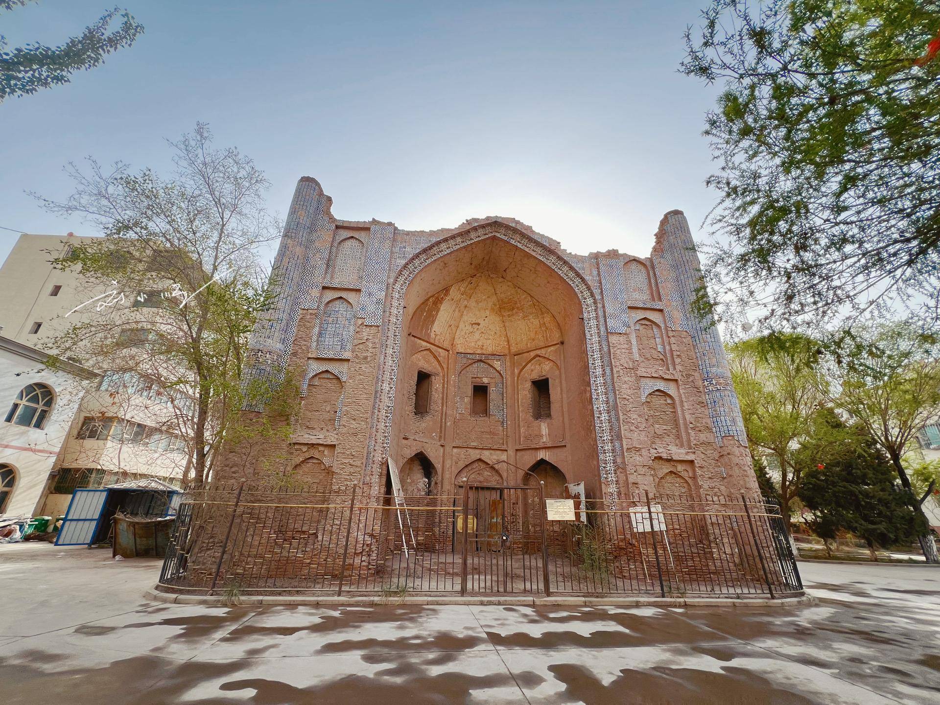 新疆喀什的小区里竟然藏着陵墓？还是重点文物，游客几乎都不知道