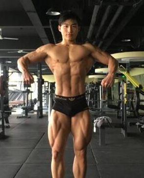 20岁小伙健火狐电竞官方网站身三年练出超大肌肉颜值和才艺秒杀众多肌肉男！(图3)