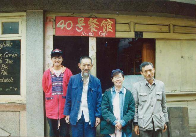 她是李烈三女儿，曾在丽江古城开了第一家西餐馆，宣科都来帮忙她当翻译