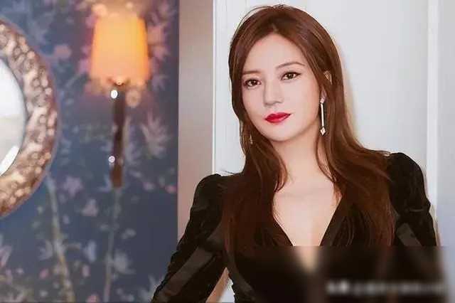 狂妄自大终遭报应，赵薇“打孕妇”事件终付代价！