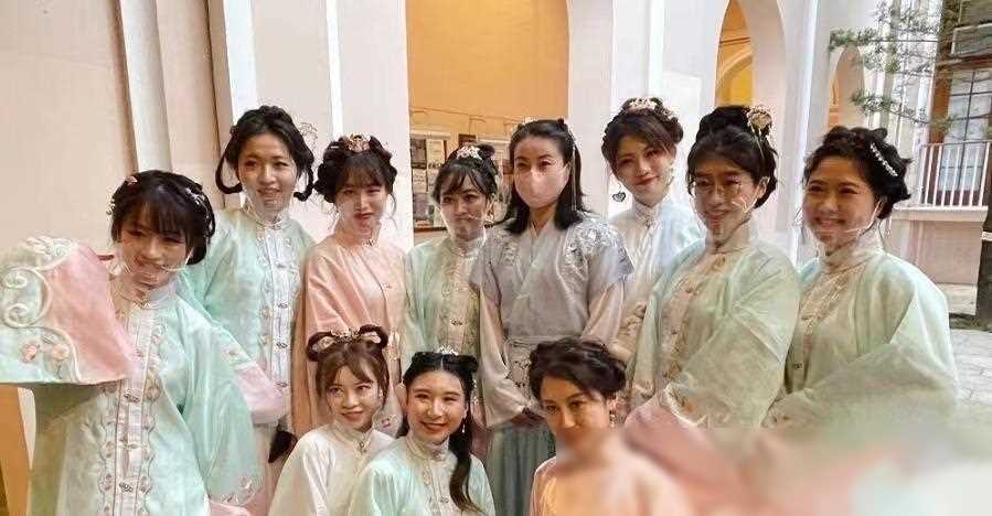 岁郭晶晶穿汉服惊艳国际会场，美貌与气质并存