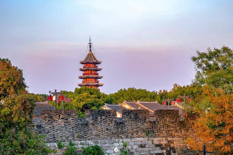 我国现存最古老的水陆城门之一，是苏州古城的重要标志