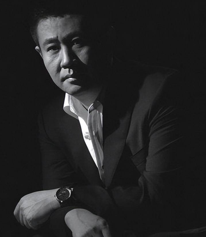 原创刚退休6个月就去世，还没来得及享受就走了，他比罗京更令人惋惜
