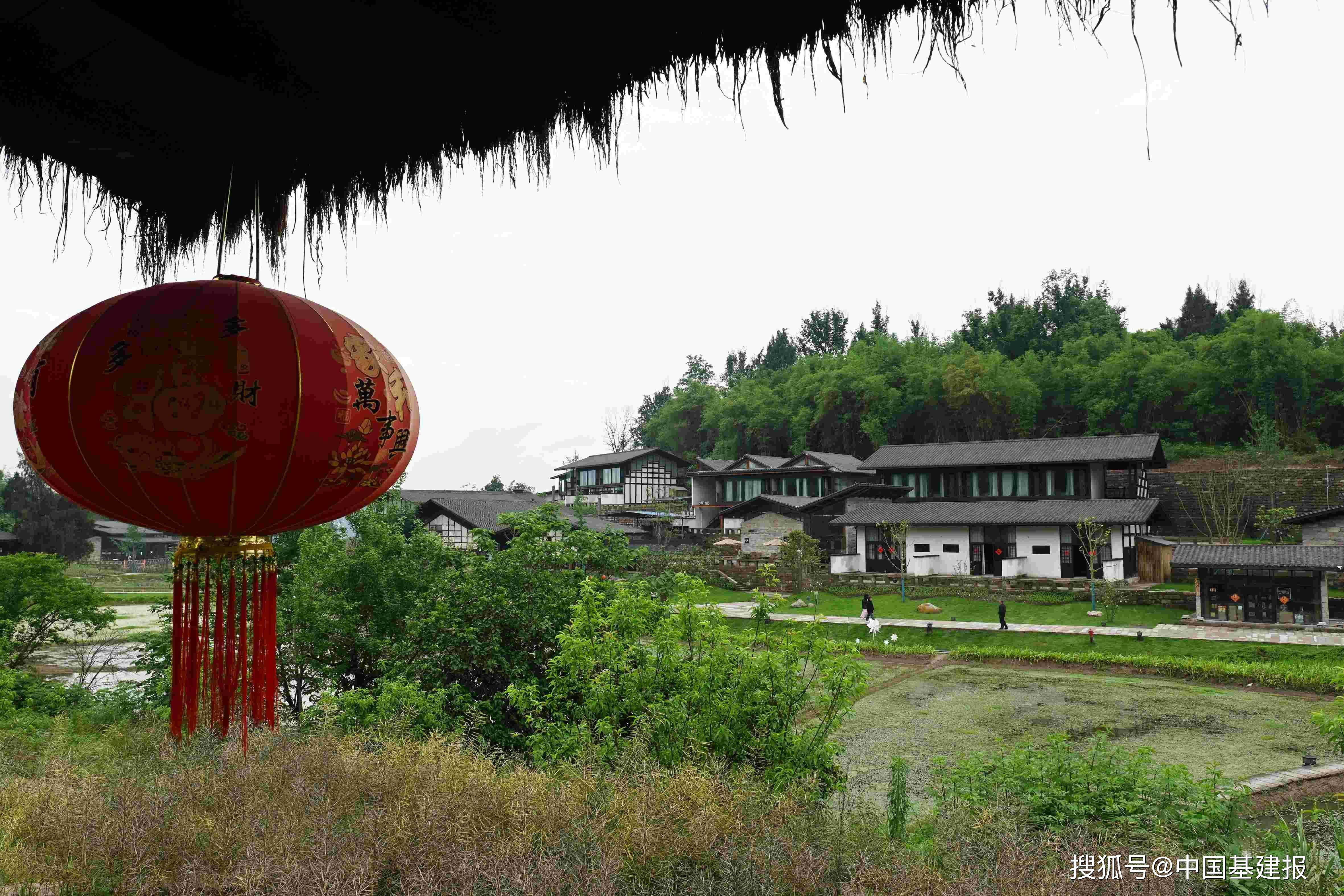 五一假期，重庆忠县李家院子游客如织