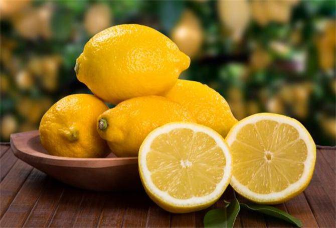青柠檬和黄柠檬到底有什么区别？哪个更适合泡水？以前都搞错了