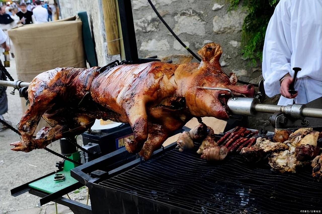 四川“臭猪肉”悬于房梁53年，用来招待贵宾，这肉为何不会坏？