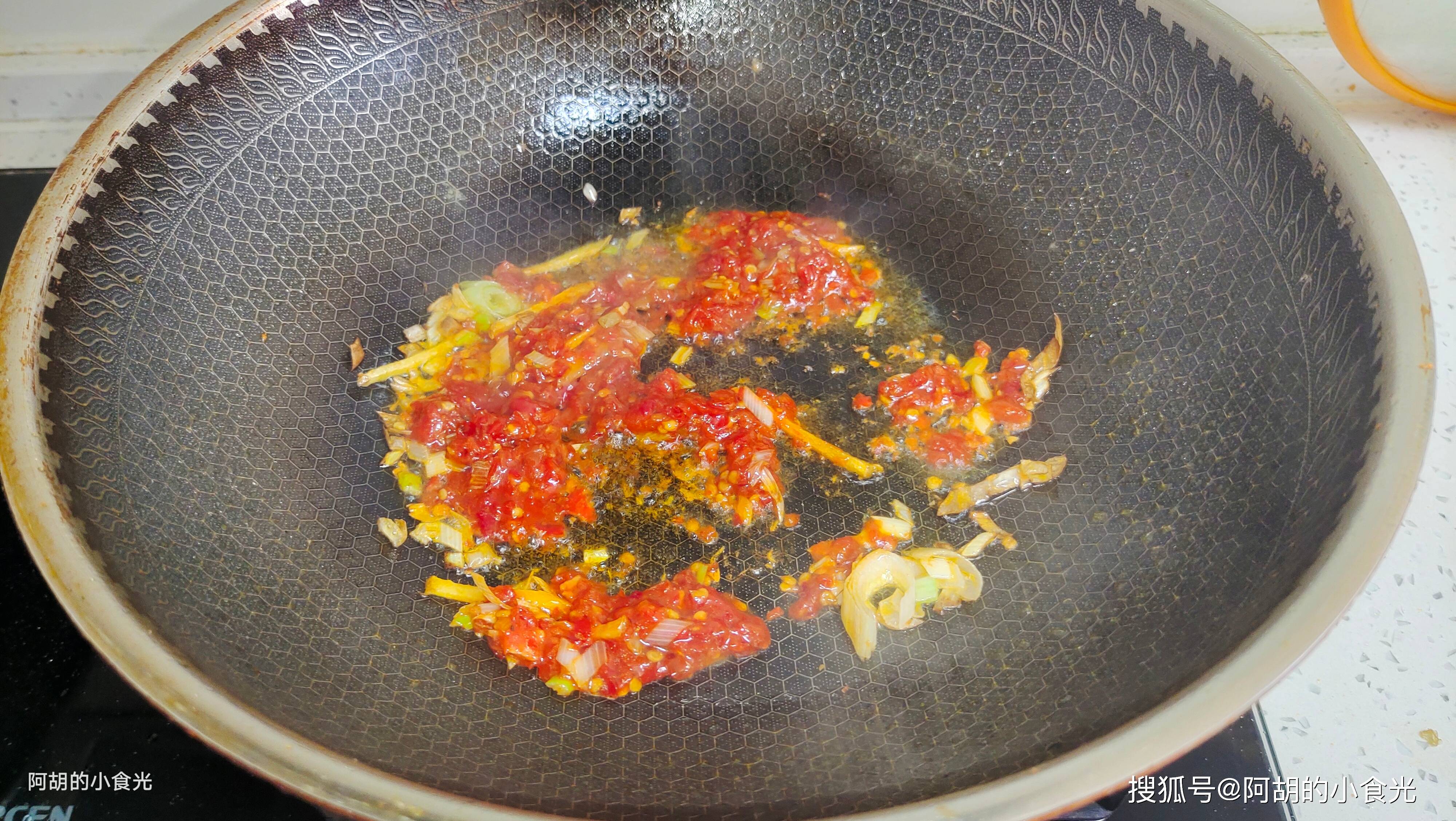 黄瓜丝瓜快靠边，入夏后这菜使劲吃！和牛肉炒一盘，极致脆嫩、下饭菜顶流