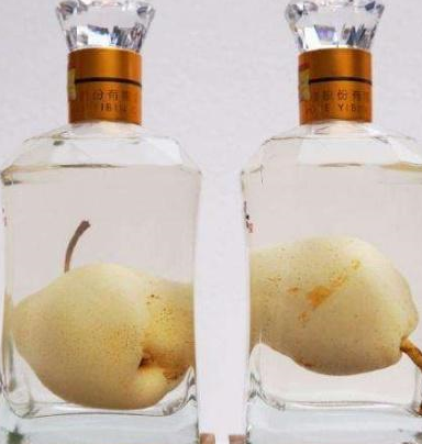 “永不分梨”是怎样把梨放到酒瓶的？答案很简单，但很少有人猜到