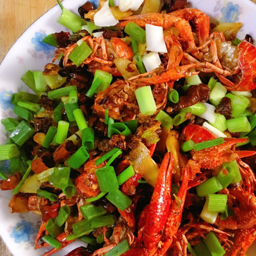 辣子鳝鱼小龙虾，肉质细嫩，香辣美味，别去大排档了