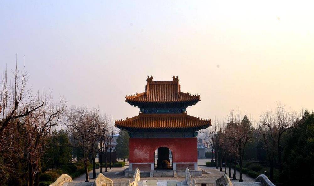 原创朱元璋的墓究竟有多恐怖？六百多年无人敢盗，康熙乾隆都抢着跪拜