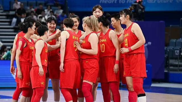 中国女篮选拔揭晓，3名球员遗憾落选，李梦表达惋惜
