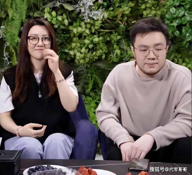 原创宋丹丹儿媳王博谷：嫁小7岁巴图生两子，和婆婆情如姐妹