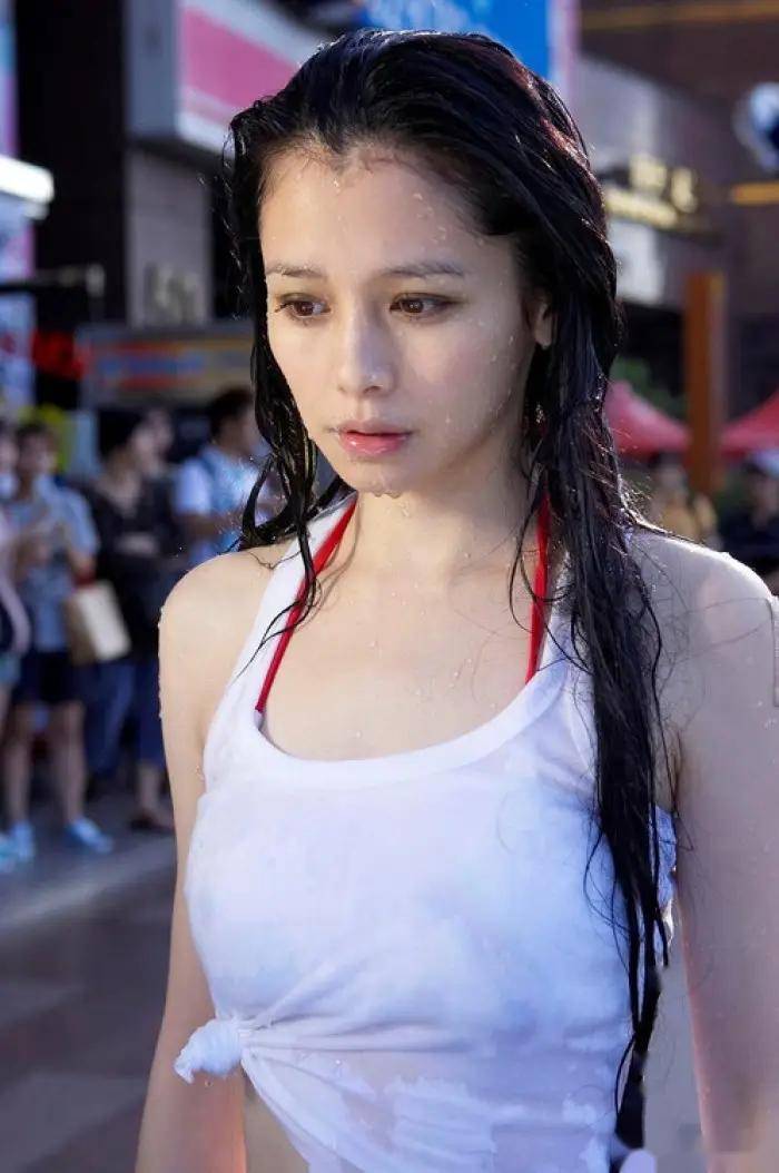 绝美曝光徐若瑄解锁写真新篇,这曲线,这韵味,简直是人间尤物!谁还能抵挡？
