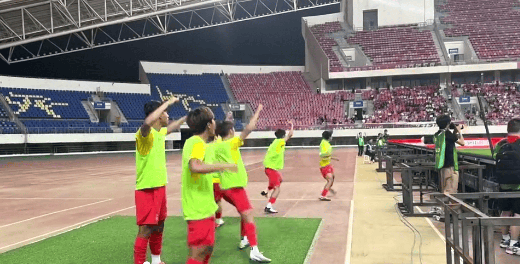 2-0韩国，中国足球夺冠！全队多人抽筋太热血，给国足大哥们打样