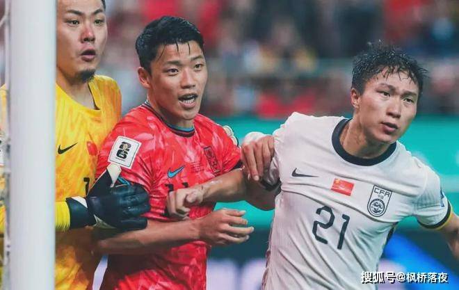 29岁中国瓦尔迪上演逆袭！国足首秀防住英超金靴，真的拼！