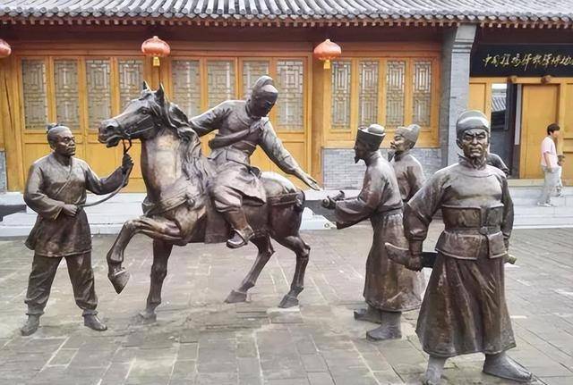 而在官府和军队中,通信就相对于比较方便,古代设有完善的驿传制度,可