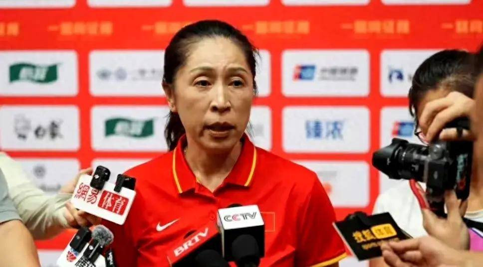 一意孤行!女篮12人大名单彰显无奈和忧虑,这到底是为什么呢?-女篮12个人都打什么位置