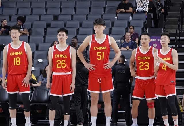 10连败！中国男篮输到崩溃，与NBA已有鸿沟，杨瀚森应迅速留洋