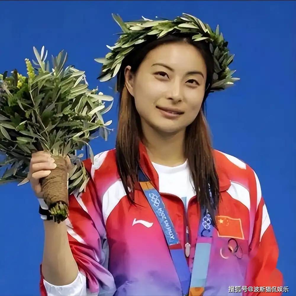 原创郭晶晶生了个寂寞！儿子像霍英东，二女儿像朱玲玲，小女儿像爸爸