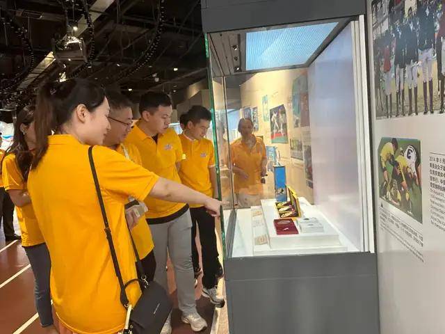 南京青奥会颁奖仪式工作组团队一行走进南京奥林匹克博物馆