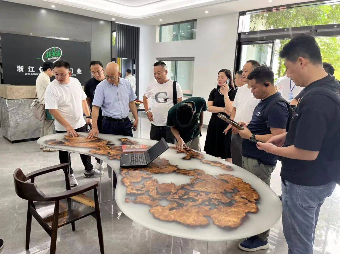 芒果体育网址以革新促迭代——2024中国高定家居链优共进峰会于江山共谋发展(图7)
