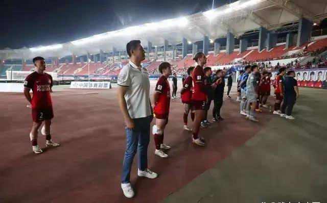 原创意外，河南足球疑似上演宫廷戏，三十周年庆岂能让舆论成为焦点石