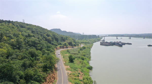 环洪泽湖公路打造“四好农村路” 建设新样板