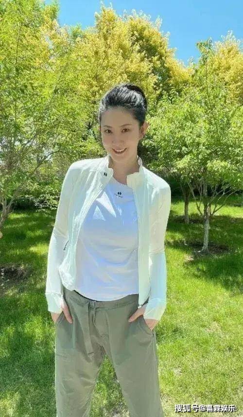 曾和刘翔闹出绯闻的前女排队长，离婚多年后仍单身，如今变上班族