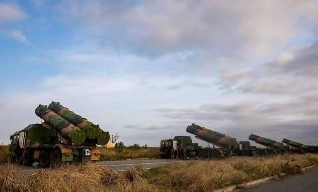 深夜传来巨响！美对也门新一轮打击要来？紧要关头，美高官发话了