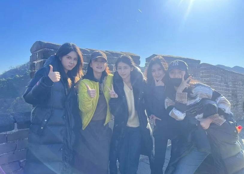 原创            张蕾：秋游慕田峪，带领北京电影学院大2播音班学生们集体爬长城