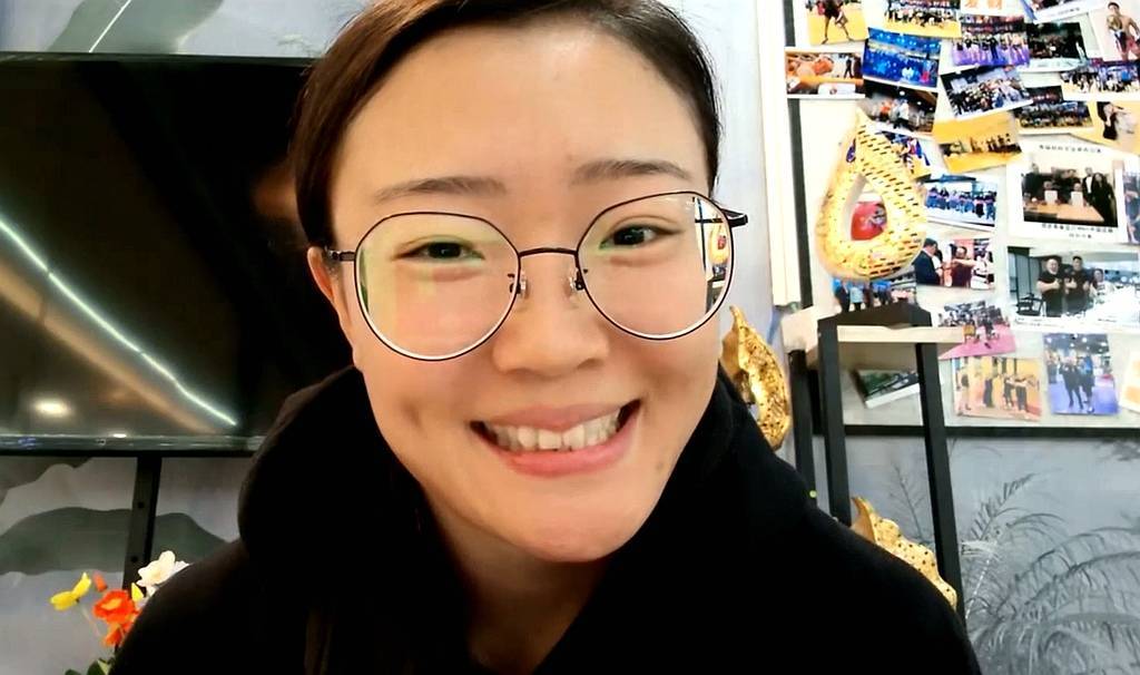 片名:诗茗 闯入UFC精英之路决赛的另类“软萌妹子”