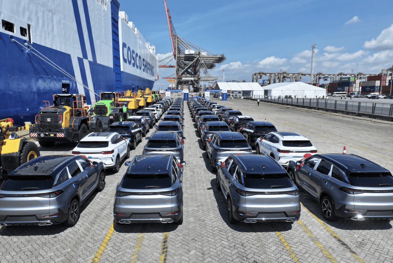 谁也救不了美国！等不了特朗普上台，中方投下“重磅弹”，引爆国际