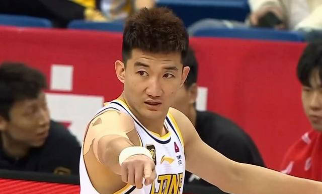 广厦男篮大胜青岛孙铭徽、胡金秋、段昂君表现抢眼!