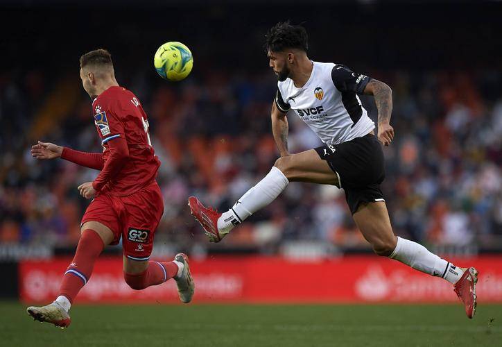 西班牙足球甲级联赛周三西甲保级大战：西班牙人 VS 巴伦西亚两队近期状态解析