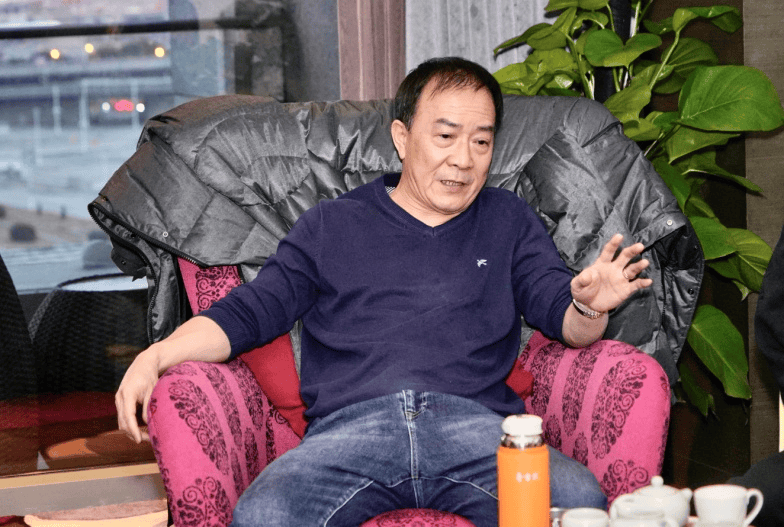 姜昆领衔“五人组”，在江苏卫视春晚创演讽刺性相声《“精准推送”》