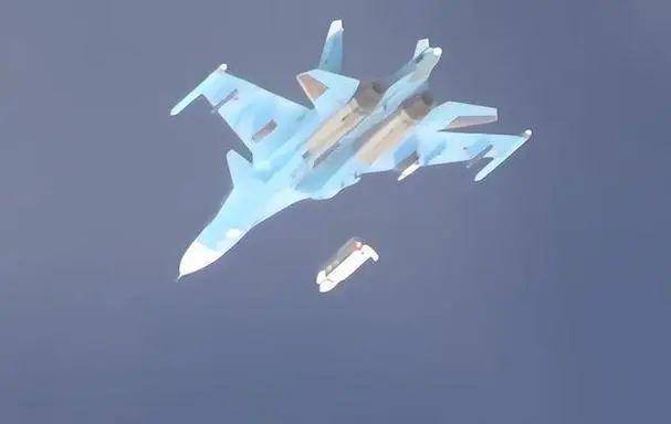 俄军滑翔炸弹升级，炸弹堪比导弹射程，让乌克兰防空系统束手无策