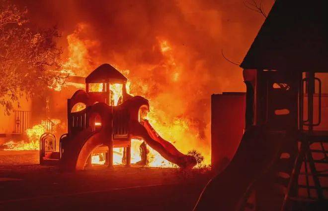 洛杉矶大火死亡人数持续攀升，更大的危险即将到来！民众越发崩溃