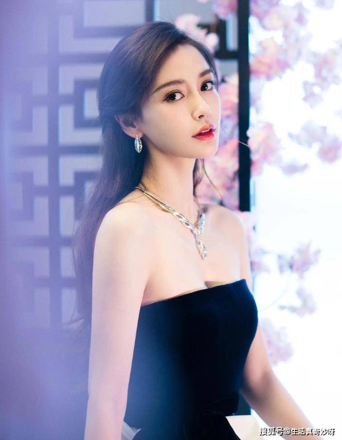 外表是仙女，私下里却是“老烟枪”五位女著名演员，刘亦菲出人意料