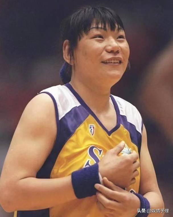 河南女儿郑海霞:43岁嫁街道处干事,15年无孩子,现在怎样了