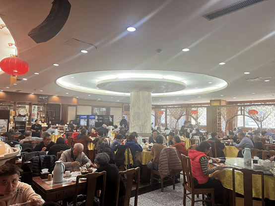 非遗美食迎新春 京城老字号人气OB电竞入口爆棚(图2)